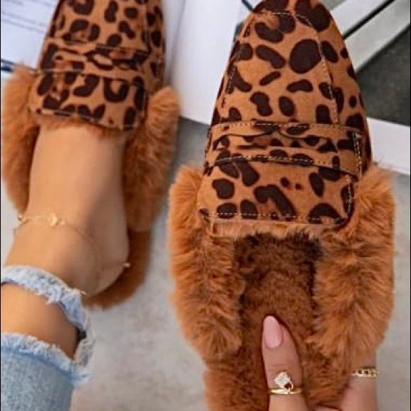 NO MORE BACK AND FORTH MULES-LEOPARD - Picture 1 of 2